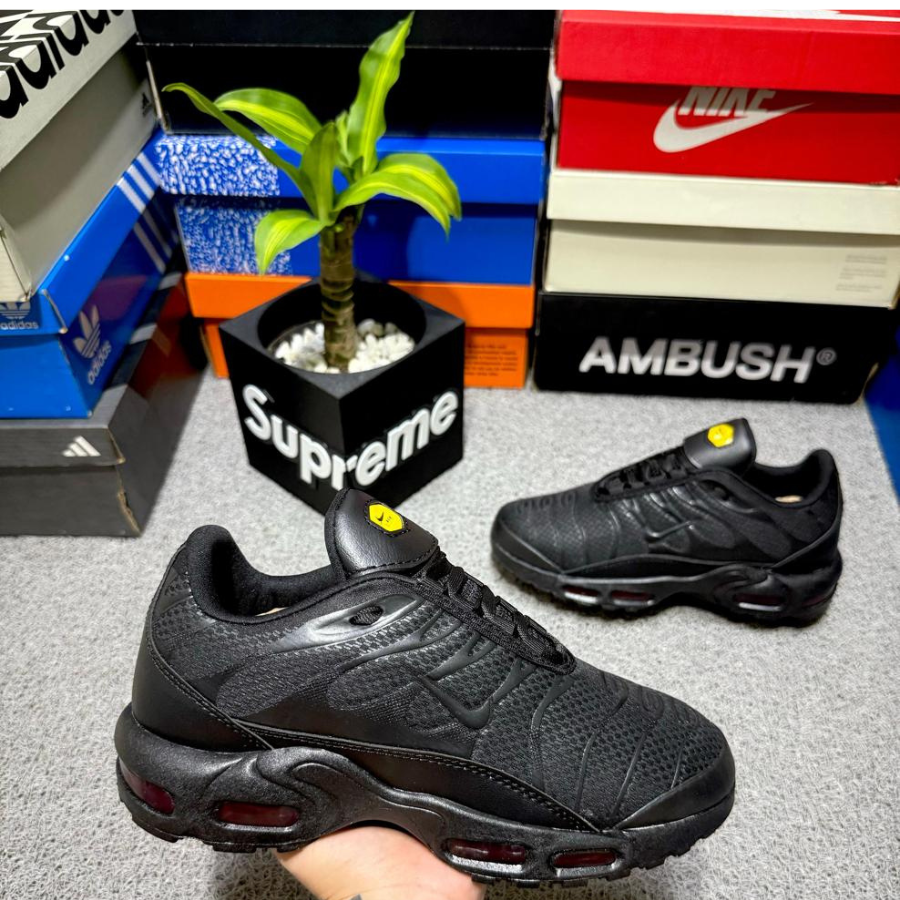 NIKE TN AIR MAX PLUS